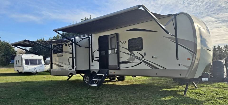 2018 Rockwood Ultra-Lite 8329SS